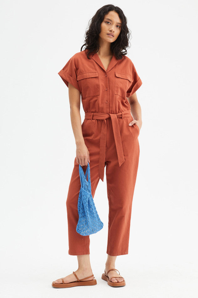 Long jumpsuit with lapel collar and belt