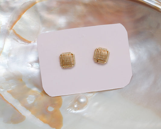 Gold plated wire wrapped square stud