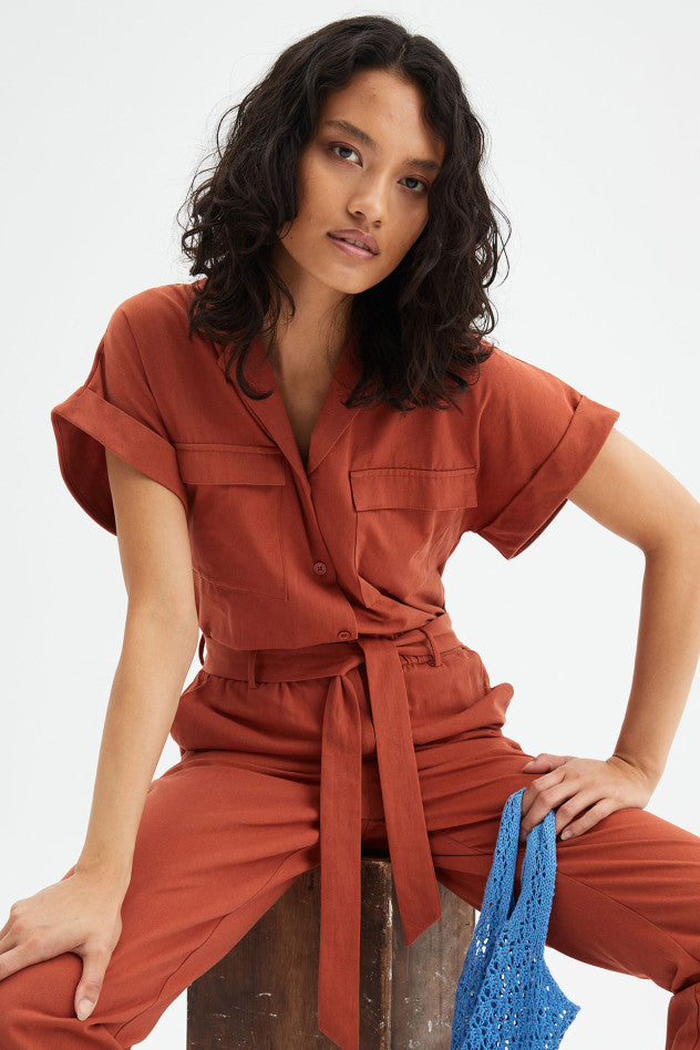 Long jumpsuit with lapel collar and belt