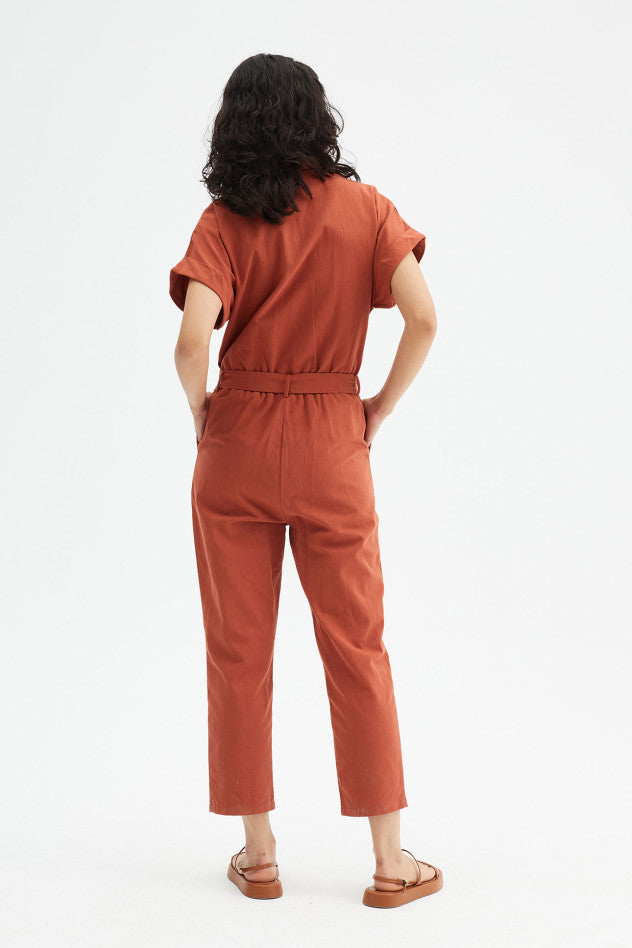 Long jumpsuit with lapel collar and belt